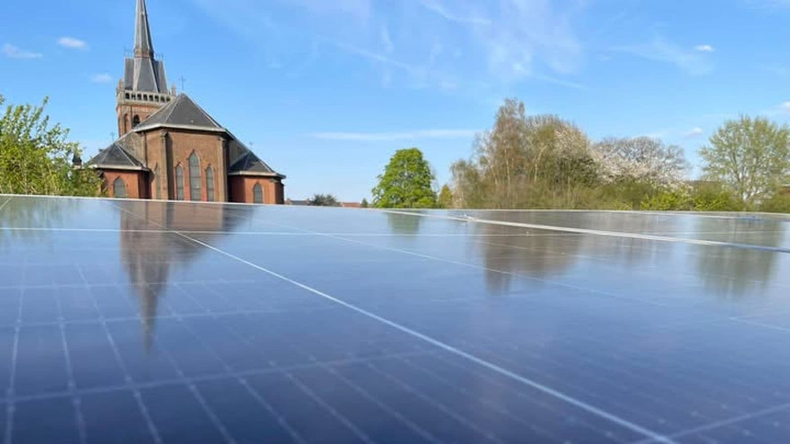 Primes et aides photovoltaïques 2026 : Wallonie vs Bruxelles